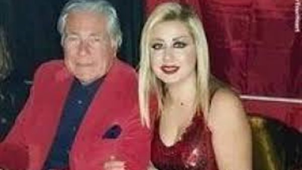 فستان جريء.. زوجة مصطفى فهمي تثير الجدل بأنوثتها | شاهد