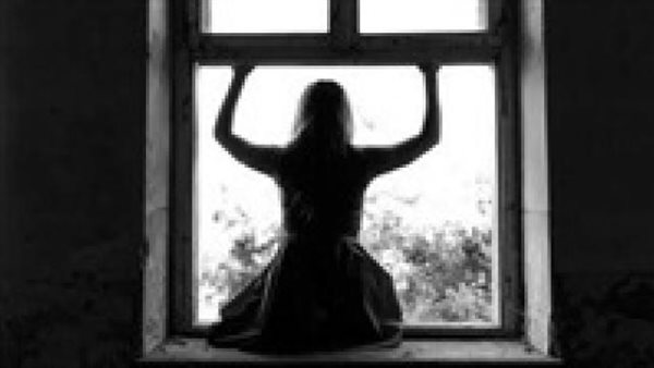 كانت بكامل ملابسها..مفاجأة صادمة في حادث سيدة السلام 