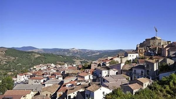 يا بلاش.. بيورو واحد فقط احصل على منزل أحلامك في إيطاليا