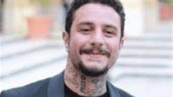 ولعت بجد .. أحمد الفيشاوي يشعل النار في أحد المطاعم | فيديو