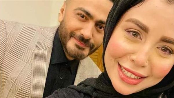بعد رد فعلها غير المتوقع.. قصة تامر حسني مع ملكة جمال المحجبات | شاهد 