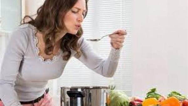 الإفتاء تحسم الجدل..لماذا نهى النبي عن النفخ في الطعام؟