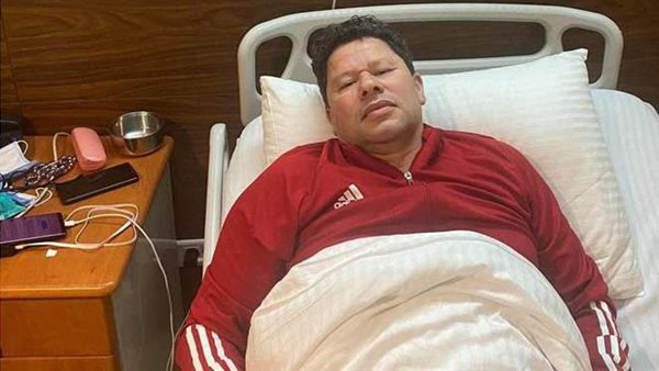 لحظات صعبة.. بكاء رضا عبد العال قبل إجراء عملية جراحية 