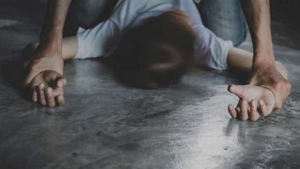 كان بيخونها وشوه سمعتها.. سيدة تروي تفاصيل هروبها من منزل زوجها