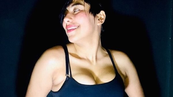 صورته فيديو ..منة عبدالعزيز تتهم شابا بالتحرش بها في الشارع | شاهد