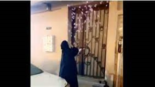 كيدهن عظيم.. لن تصدق كيف احتفلت سيدة بطلاقها من زوجها | فيديو