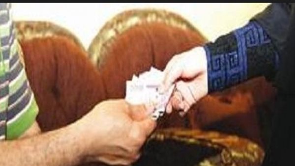 الإفتاء تحسم الجدل..هل الزوج ملزم بالنفقة على زوجته حتى لو كانت تعمل؟