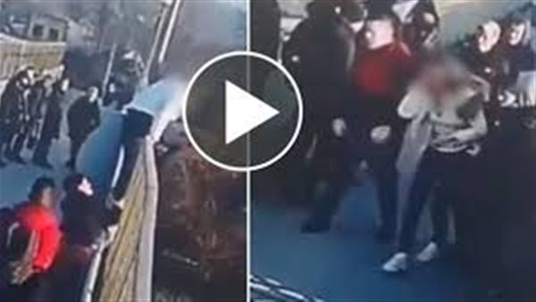 في آخر لحظة.. شاهد شباب ينقذون فتاة من الانتحار بطريقة مؤلمة | شاهد