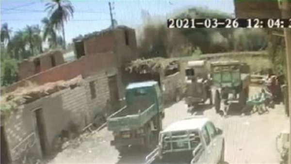 لقطات مروعة .. أوضح فيديو للحظة تصادم قطاري سوهاج | شاهد