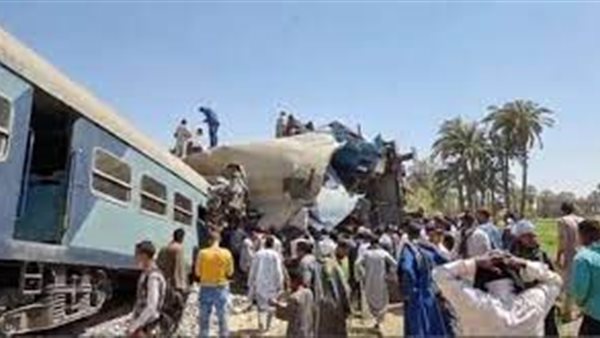 لقطات تحبس الأنفاس.. فيديو جديد يرصد اللحظات الأولى لحادث تصادم قطار سوهاج | شاهد