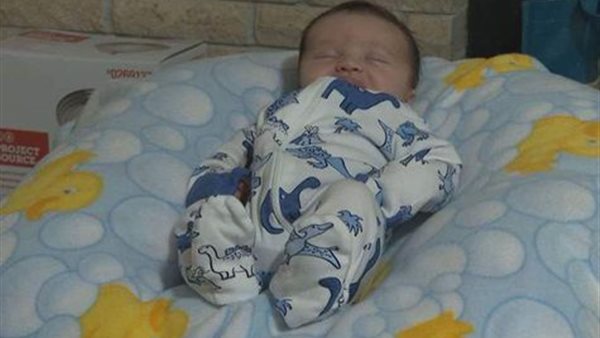 حدث فريد لا يصدق.. جنين يدخل إلى رحم أمه بعد 15 عاما | فيديو 