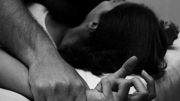 لن تتوقع ما فعله .. شاب يشوه فتاة بطريقة صادمة لفشله في اغتصابها بمطروح 