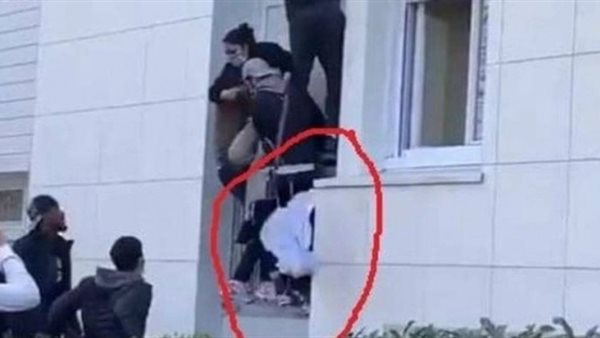 رموه من الدور التالت..رضيع ينجو من موت محقق مرتين فى حريق شقة