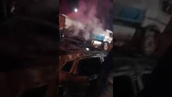 لقطات مرعبة .. تفحم 6 سيارات بعد اصطدامها أعلى الدائري بحلوان | فيديو 