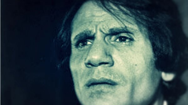 بعد ٤٤ عامًا.. الكشف عن الفتاة التي انتحرت حزنًا على العندليب من نافذة بعمارته