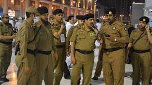 لقطات صادمة..لحظة القبض على شخص مسلح بالمسجد الحرام | فيديو