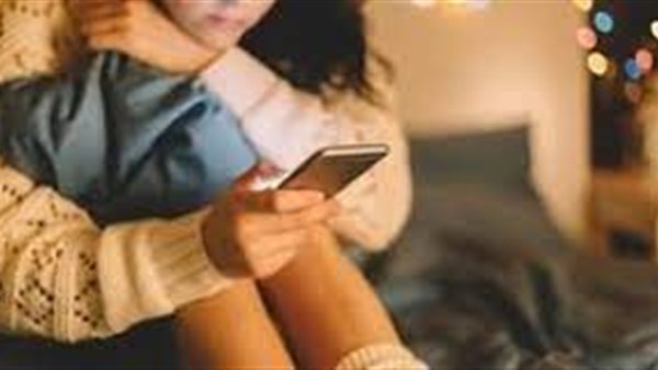 احذر من هواتف ابنائك.. جروب سري على إنستجرام لجذب المراهقات لفعل هذا الأمر