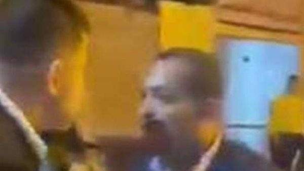 لو عايز تحبسني احبسني..الكشف عن ملابسات فيديو نزع محامي لكتافات ضابط بالعمرانية | شاهد