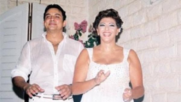 أهانها وطلقها على الهواء.. القصة الكاملة لاعلان سامح سامي انفصاله عن هالة صدقى | شاهد