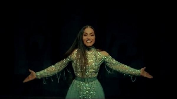 2 مليون دولار دول مرتبي في سنتين..عارضة أزياء حزينة بسبب أجر شريهان | شاهد