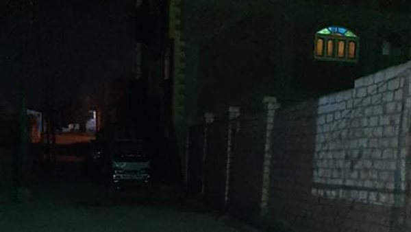 أهالي عرب العيايدة بالصف : شوارع القرية مظلمة وأعمدة الإنارة بمصابيح تالفة أو بدون وشكونا مرارا لرئيس الوحدة بلا جدوى