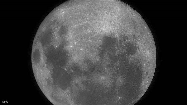 فيضانات وزلازل وبراكين وكوارث.. العلماء يتخوفون بعد ظهور القمر العملاق