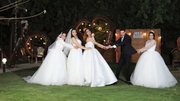 بيقلد الحاج متولي..حقيقة زواج شاب بالإسكندرية من 4 فتيات في ليلة واحدة | شاهد