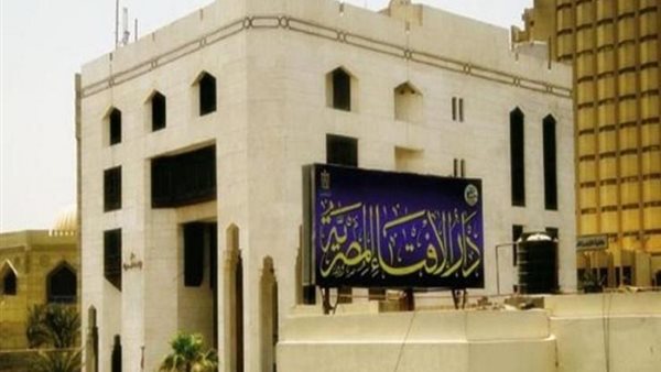 الإفتاء تحدد..من يدفع زكاة الفطر عن المرأة؟ 