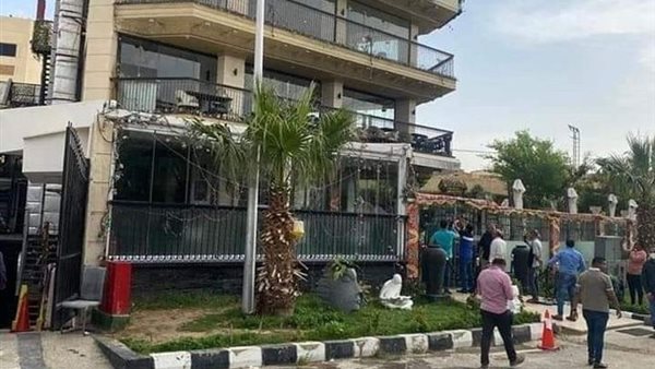 صاحب الكافيه هدد رجال الشرطة..تطور مفاجيء في أزمة مقهى شقيق بسمة وهبة | شاهد 