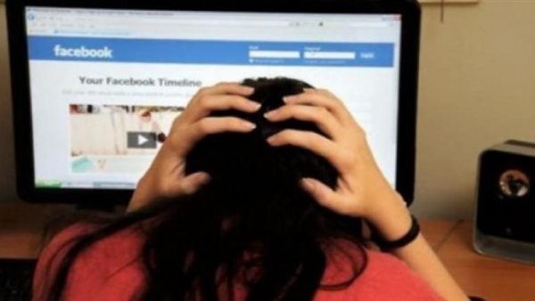 مقابل صورها الخاصة.. شاب يبتز فتاة ويهددها بطلب غريب