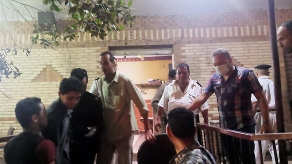 مصادرة 25 شيشة و27 كرسي و7 ترابيزة وغرامات لعدم ارتداء الكمامة في حملة اشغالات بالصف