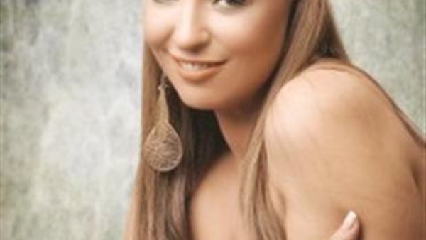 عايزة اتجوز المخرج ده.. اعترافات مثيرة لنهلة سلامة | فيديو