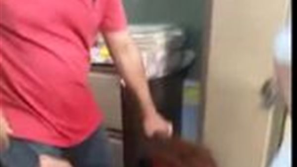 مذبحة داخل الفصل..المدرس المصاب في خناقة المطاوي بين طالبتين بالمعادي يفجر مفاجآت صادمة | شاهد