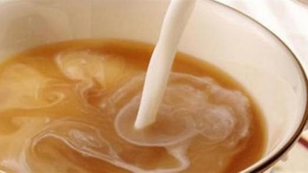 يسبب هذا الضرر للجسم..طبيبة تحذر من خطر تناول الشاي بلبن