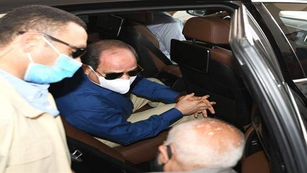 رد فعل مفاجيء من السيسي..مواطن يبكي أمام الرئيس | شاهد