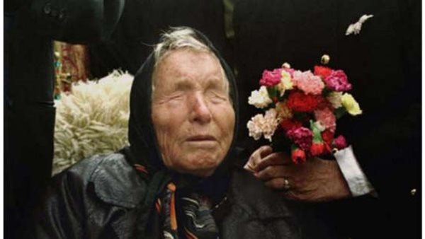 تحققت نبوءتها بالصاروخ الصيني.. من هي العرافة البلغارية العمياء بابا فانجا؟