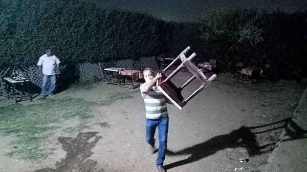 مصادرة 28 شيشة و67 كرسي و50 محضر كسر حظر وعدم ارتداء كمامة في حملة اشغالات بالصف جنوب الجيزة