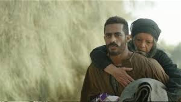 فعلها محمد رمضان في موسى.. ما حكم وضع التراب فوق الرأس عند الحزن؟ | شاهد