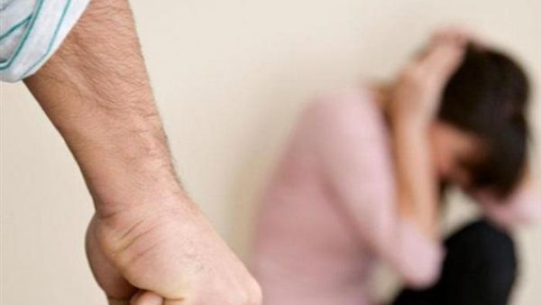 الإفتاء تحسم الجدل..هل يجوز للمرأة أن تمتنع عن زوجها وتساومه على المال؟