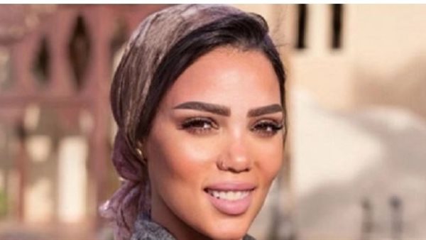 بـ 15 ألف جنيه يوميا.. حكاية آية وشقيقتها مع إطعام الصائمين | شاهد