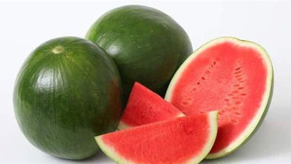 متخصصون يجيبون .. لماذا تحول البطيخ من ملك الصيف إلى العدو الأول لجهازنا الهضمي؟ 
