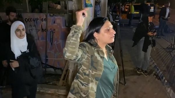 عطسة 100 مليون مصري بتطير إسرائيل..تعليق ناري من الفلسطينية سهاد عبداللطيف صاحبة أقوى صرخة في القدس | شاهد