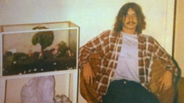 احتفظ بجثته 15 عاما..رجل يعاقب لص حاول سرقته بأسوأ طريقة | شاهد