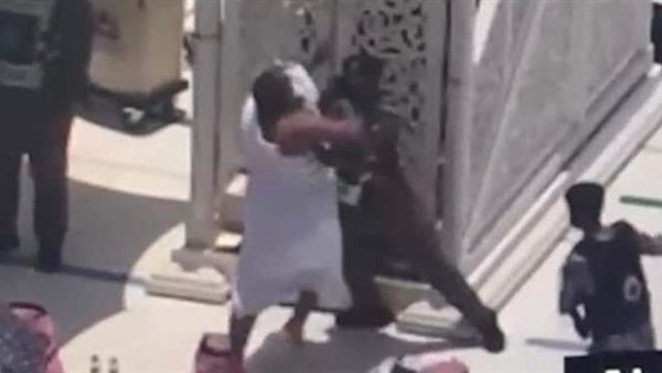 أنا المهدي المنتظر.. القصة الكاملة لمحاولة اقتحام شخص الحرم المكي | شاهد