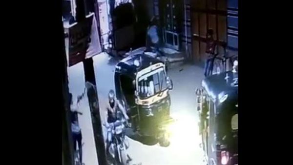 ضربه بالنار في الشارع ..كاميرا مراقبة توثق جريمة قتل بالمنوفية | شاهد 