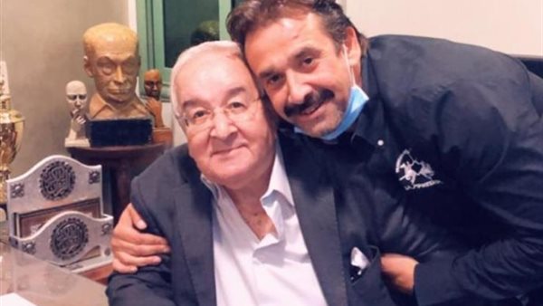 معزول في المستشفى.. تطورات الحالة الصحية لوالد الفنان كريم عبد العزيز بعد إصابته بكورونا