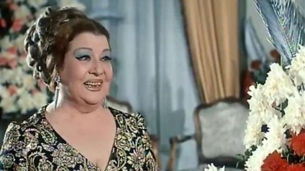 لغز وجود فنانة وسائح بشقتها.. حكاية سقوط ميمي شكيب من شرفة منزلها