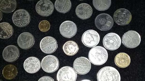 لو بترابها هتكسب أكتر..عملات معدنية قديمة تباع بسعر خيالي