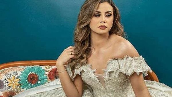 خطوبة منة عرفة.. لماذا أثارت الجدل وبحث عنها الجمهور ومن هو خطيبها؟ | شاهد