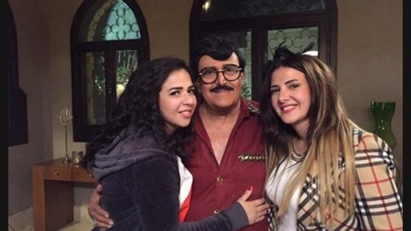 فيديو نادر صادم.. منجم يتنبأ بمصير ابنتي سمير غانم قبل إنجابهما | شاهد